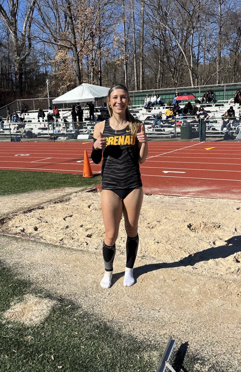 kitsoncrew7's tweet photo. Off the soccer field and onto the track and this girl just went 19’6” in LJ to qualify for NAIA Indoor Nationals!! https://t.co/afyPvb0UYR