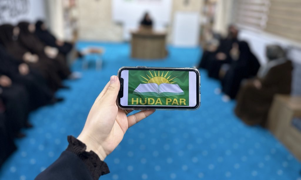 Bugün Denizli'deydik. Denizli HÜDAPAR Kadin Kolları <a href="/HudaParKadin20/">HÜDA PAR Denizli il Kadın Kolları</a> ekibiyle gerçekleştirdiğimiz buluşmada emeği geçen tüm arkadaşlara can-ı gönülden teşekkür ediyor, yaptıkları hayırlı çalışmalarda kendilerine muvaffakiyetler diliyorum.