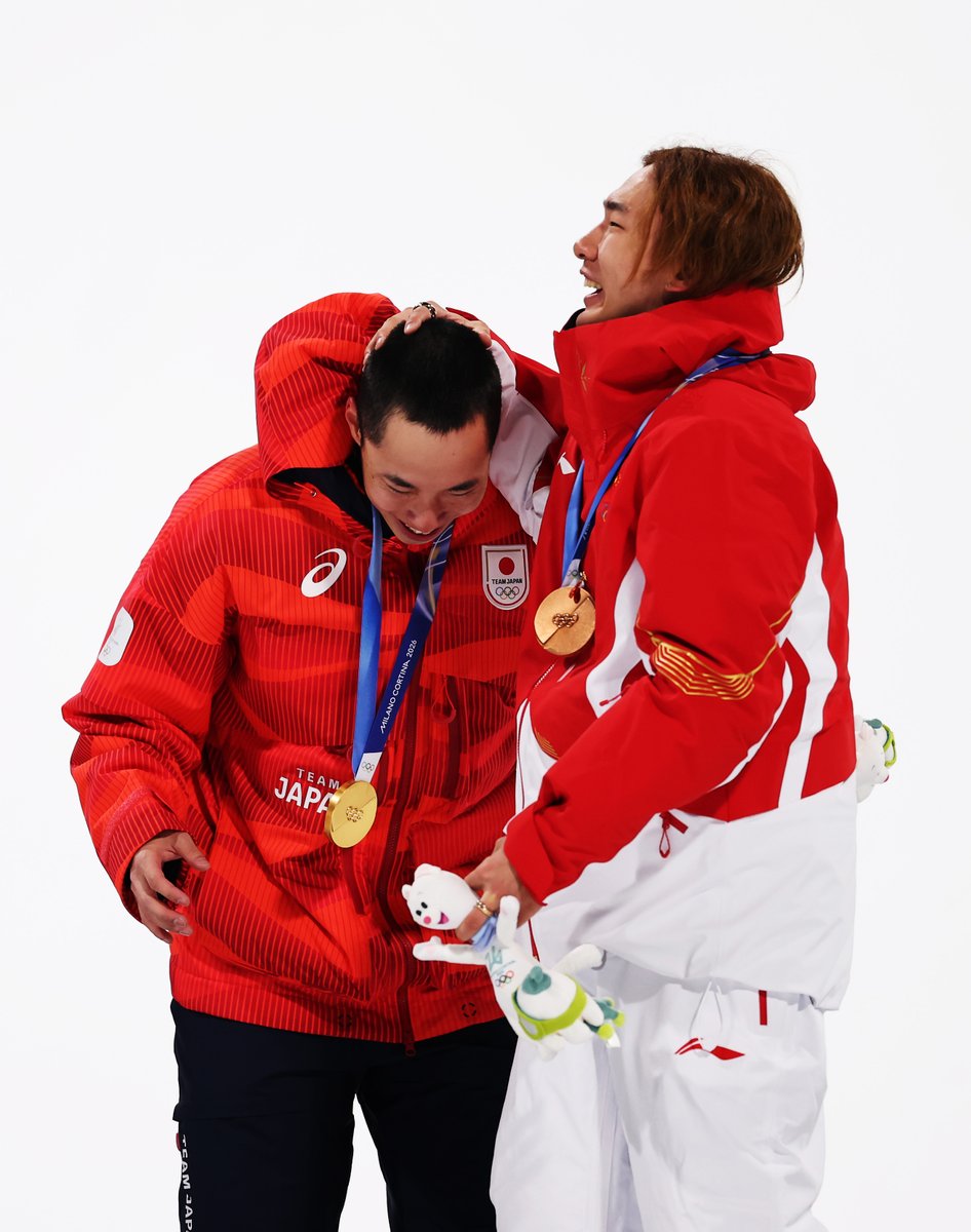 🥹

日本勢金メダル第一号の木村葵来選手とそれを讃えるスー・イーミン選手🏂

#ミラノ・コルティナ2026