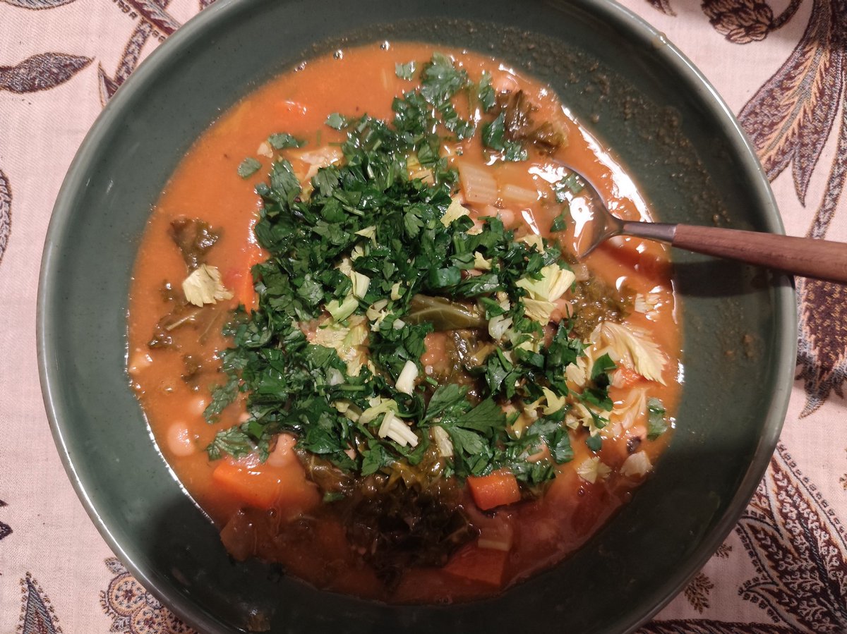 Przed Dniem Kobiet, Miłości do Siebie, Walentynkami i Ostatkami, zabrałam moją osobę na film. Za takim kinem, tęskniłam lata.  W domu czekało danie wg przepisu Nigela Slatera, mój idol kuchenny. Umiem dogodzić kobiecie. A to dopiero początek.