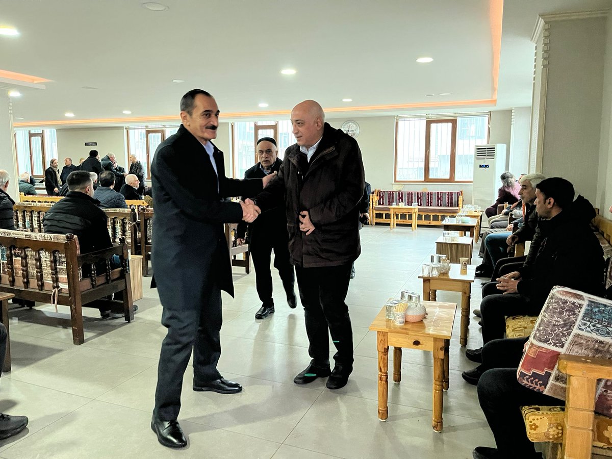 İlçe Bşk. sn. Veysel Çelik ve yön. kur. üye. ile birlikte, Bölgemizin âlimlerinden rahmetli Seyda Mele  Yasin'in oğlu;   Abdullah Toprak hocamızın vefatı nedeniyle Toprak ailesine taziye ziyaretinde bulunduk.

Merhuma Allah’tan rahmet, ailelerine başsağlığı ve sabır diliyoruz.