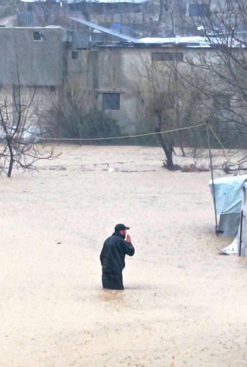 نمر بمخاض عسير وأيام ثقال.. لكنها ليست بثقل تلك الي عشناها ١٤ عاماً إذا ما ذكرنا ما عشناه من قصف وتدمير وحصار وتواجد أحبائنا في أقبية الأفرع ومهاجع صيدنايا..

معركة البناء والاستقرار أصعب وأطول.. لكنها ليست أقسى من معركة التحرير.