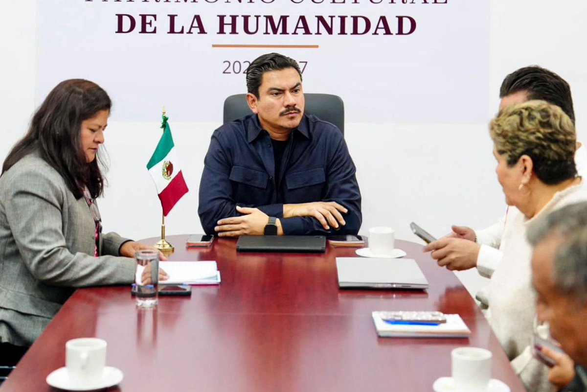 raychagoya's tweet photo. El trabajo en equipo con las y los regidores es clave para avanzar con mayor orden y efectividad en la atención a las vecinas y vecinos. ⚡️

#VecinasYVecinos
#TransformandoJuntosLaCapital
#OaxacaDeJuárez https://t.co/uJxhuinhUx