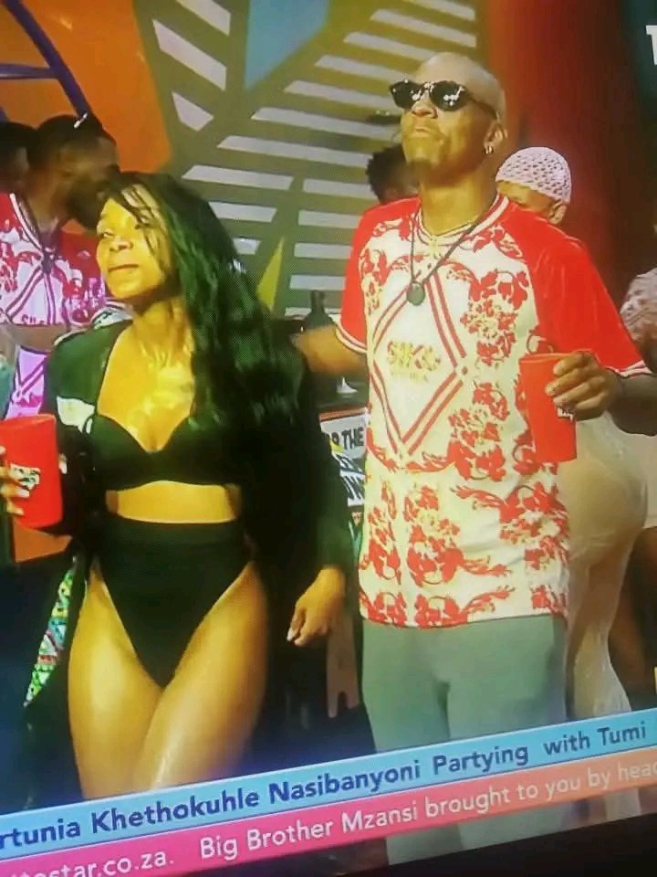 😀She can come wash her face in my le creuset pots anytime. I don't mind 🙌🏿
#BBMzansiS6