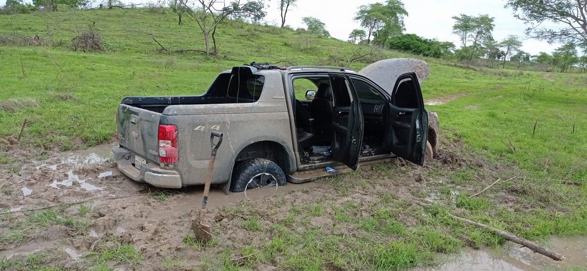 𝙎𝙤𝙡𝙙𝙖𝙙𝙤𝙨 𝙞𝙣𝙩𝙚𝙧𝙘𝙚𝙥𝙩𝙖𝙣 𝙖 𝙥𝙧𝙚𝙨𝙪𝙣𝙩𝙤𝙨 𝙙𝙚𝙡𝙞𝙣𝙘𝙪𝙚𝙣𝙩𝙚𝙨 𝙖𝙣𝙩𝙚𝙨 𝙙𝙚 𝙘𝙤𝙢𝙚𝙩𝙚𝙧 𝙪𝙣 𝙖𝙘𝙩𝙤 𝙞𝙡𝙞́𝙘𝙞𝙩𝙤

#Guayas | Gracias a operaciones de control y seguridad ejecutadas por el Ejército Ecuatoriano en el sector de Las Cabuyas, cantón