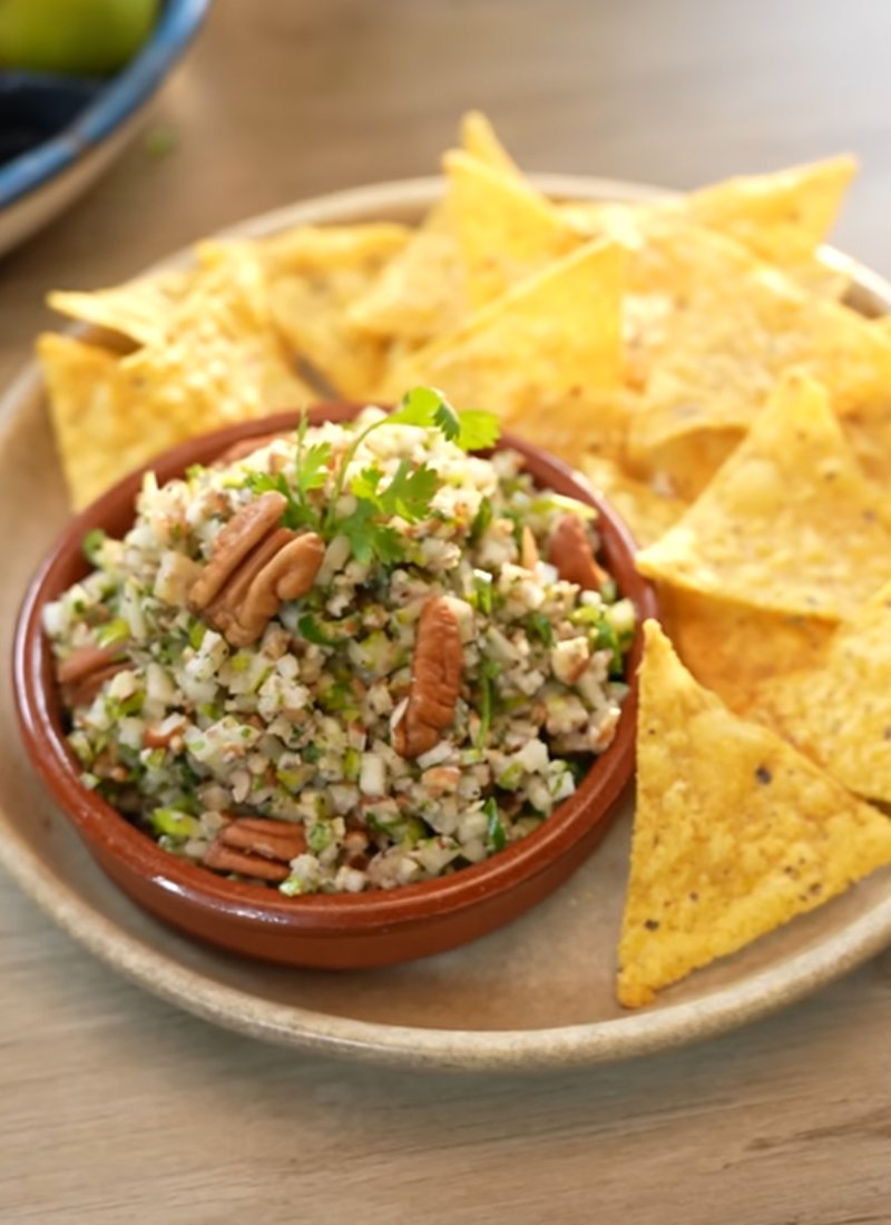 fppecans's tweet photo. Shake up your Super Bowl snacks! This Pecan and Pear Salsa is 👌

Spicy, tangy, and sweet! 

https://t.co/h0UfWceDB3

#superbowl #superbowlsunday #gameday #snacks #georgiapecans https://t.co/X30Gwjw0oN