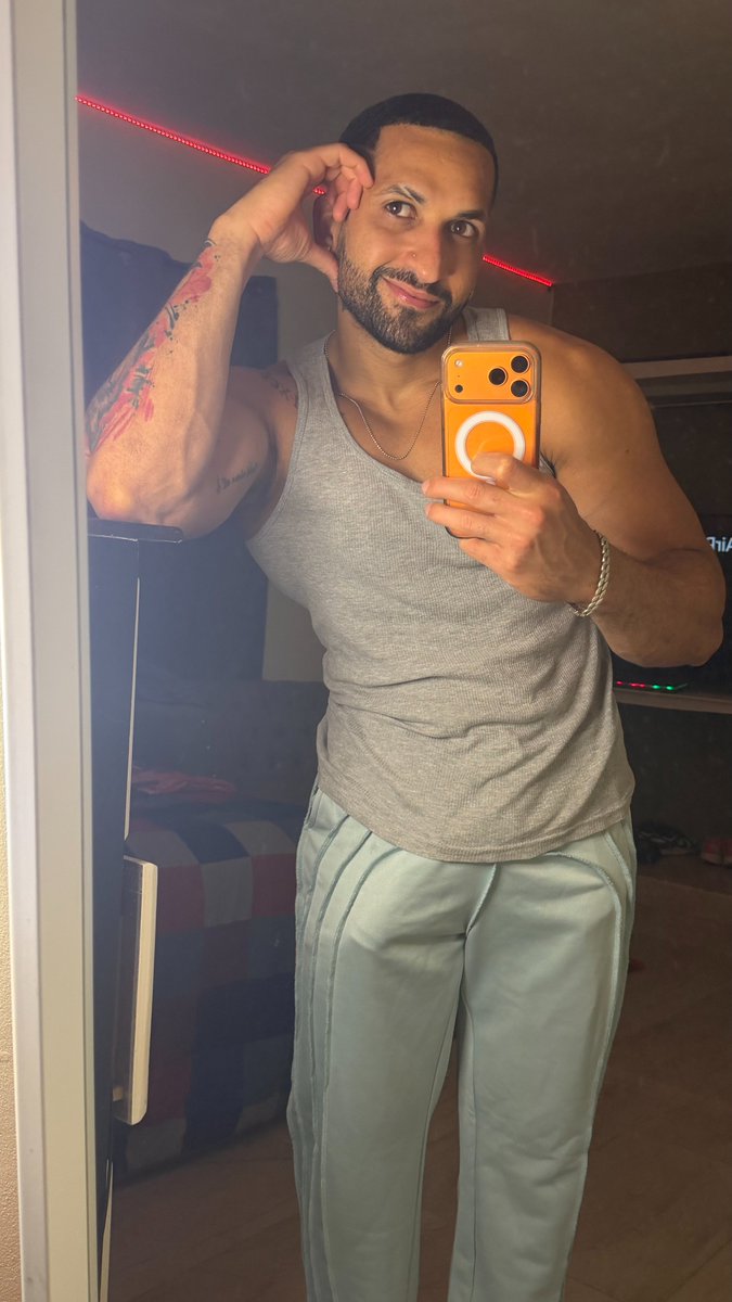 IamDarnellMikal's tweet photo. Retweet if you're 🏳️‍🌈 too https://t.co/naGYQPXb8r