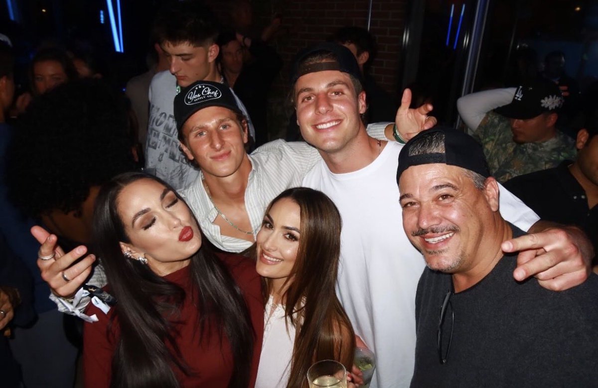 BellaArmy4L_'s tweet photo. Nikki and Brie celebrating the kickoff of Super Bowl LX with their friends Jack and Liam last night at Draft Kings x 50 Cent event in San Francisco!
@NikkiAndBrie @jacksdiningroom #BrieMode #FearlessNikki #NikkiMode #SuperBowlLX #50CentxDraftKings https://t.co/KuDq8ZG8vM