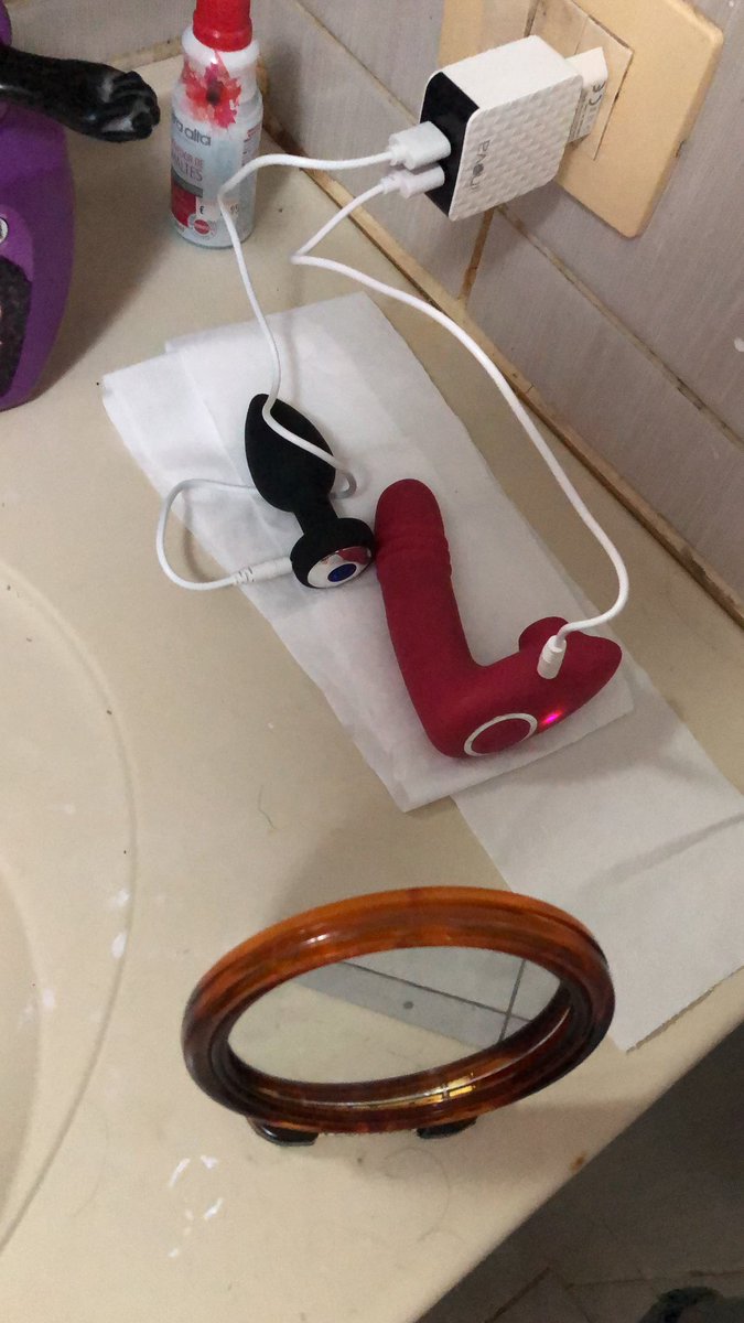 ByHellKinky's tweet photo. hooj vai ter vídeo novo brincando um pouquinho👀👀 https://t.co/TaDFFA8Gyo