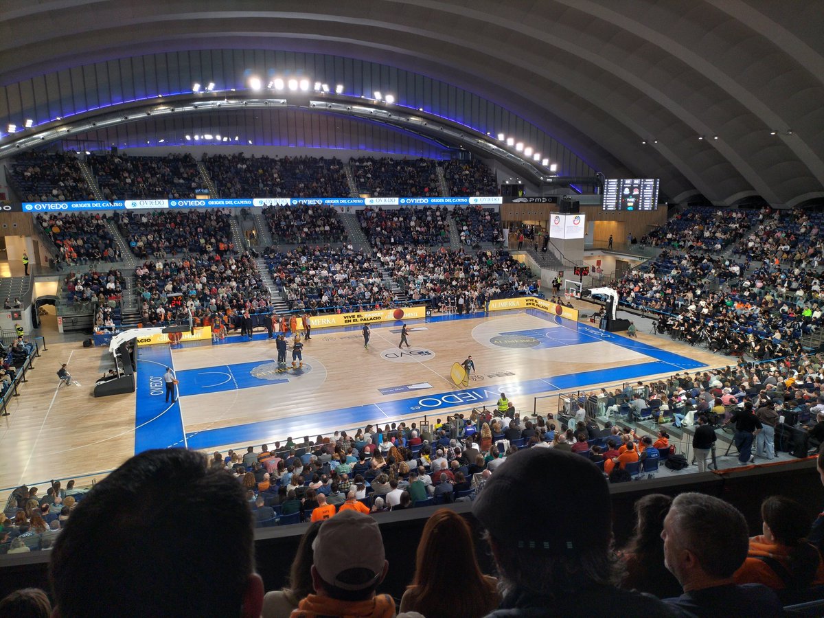 Vaya victoria del Básquet Coruña!!!

Chulísimo el "nuevo" pabellón del OCB y ambientazo.
Habrá que celebrarlo con unas sidrinas 💪🏽🍾🥃