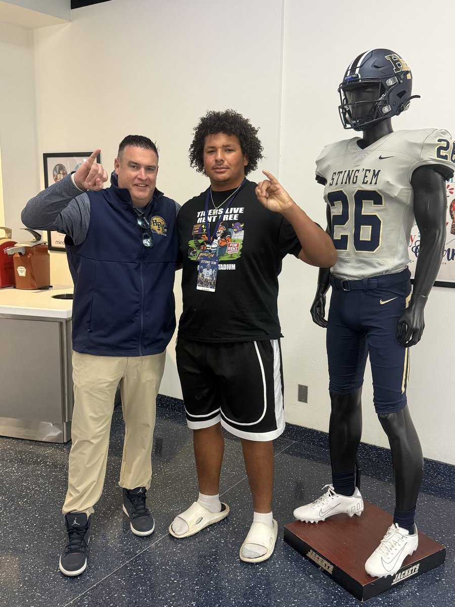 Jrell_Wright's tweet photo. Had a great visit @HPUFootball thank you @CoachEastmanHPU and @CoachGipson11 For teaching me about the program! https://t.co/zQpwAC1EVl
