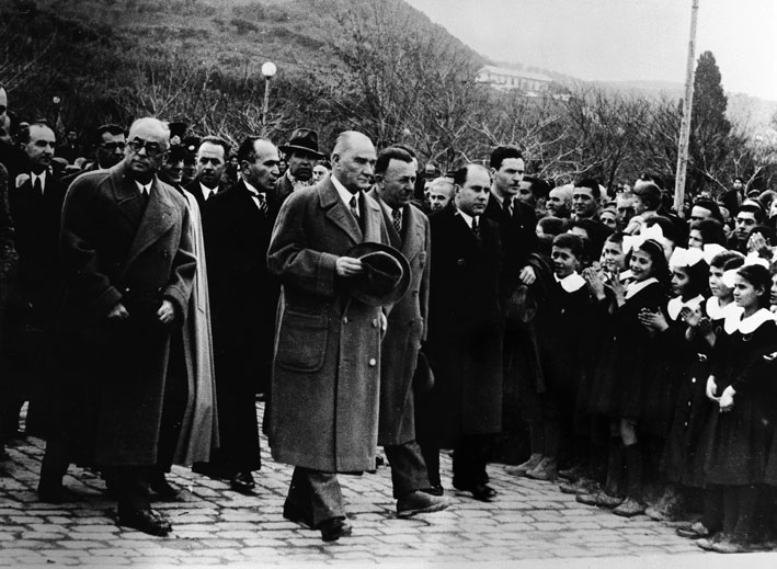 Gazi Mustafa Kemal Atatürk Mudanya'da. (3 Şubat 1938)