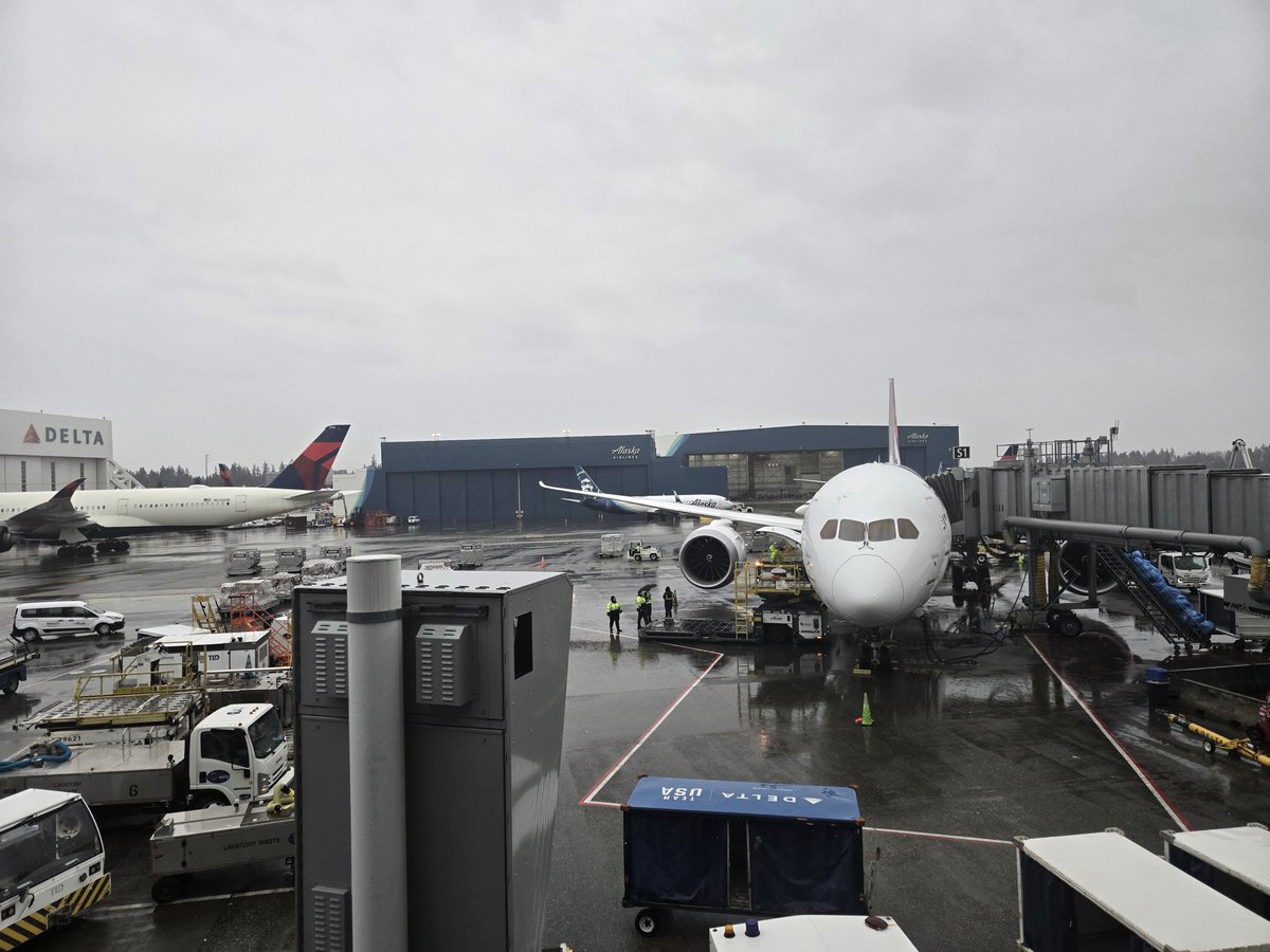 시애틀 공항입니다. 이제 한국으로 돌아갑니다.

미국 각계각층의 수많은 인사들이 한국을 차례로 방문할 것입니다.

한국으로 돌아가서, '둔덕'이 없는 '활주로'를 만들어야 합니다.

모든 회의 내용을 공개할 계획으로 출국했으나, 요청받은 일들을 완수해야 협의 사항이 최종 확정되는 관계로 약