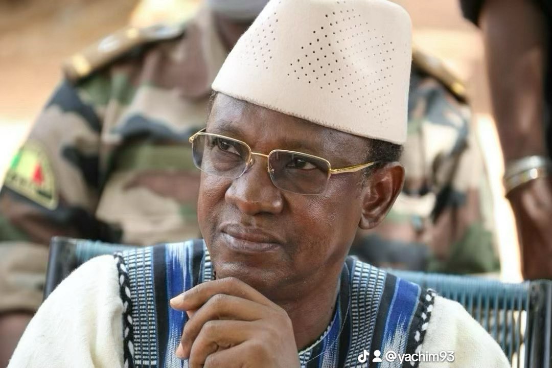 Jour 172, soit 5 mois et 22 jours (+ 8 jours de garde à vue, 1 première au Mali): de détention pour le double Grand officier de l’Ordre national du Mali et du Burkina Faso, Choguel Kokalla Maiga.
Day motivation: « The pain you feel today will be the strength you feel tomorrow. »