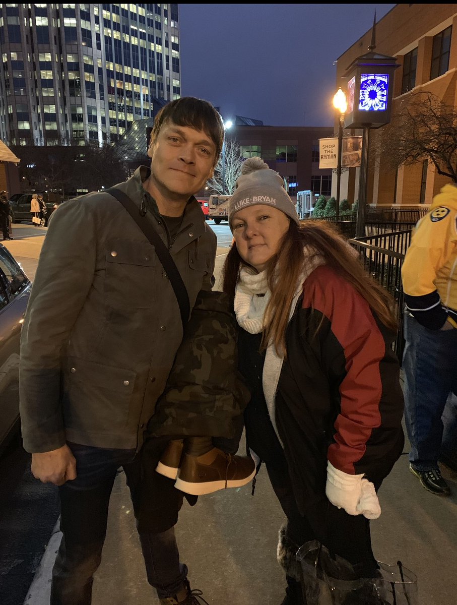 floop39's tweet photo. @3doorsdown He was on the way to a show at the RYMAN and he stopped and took a picture with me and got to hear about playing one of their songs that my sister‘s funeral and I was one of the very few that he took a photo with that day. Thank you, Brad for your kindness. https://t.co/WQ0bV5vzyE
