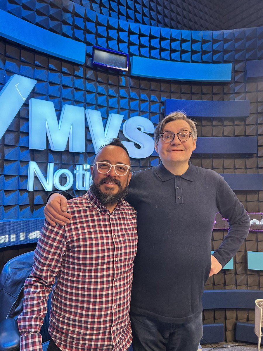 AliasCane's tweet photo. Ya estamos en @mvsradio 102.5 con @carloscarranzap para hablar de #Liliput! Púchenle ya! https://t.co/sGcxuLtg4W