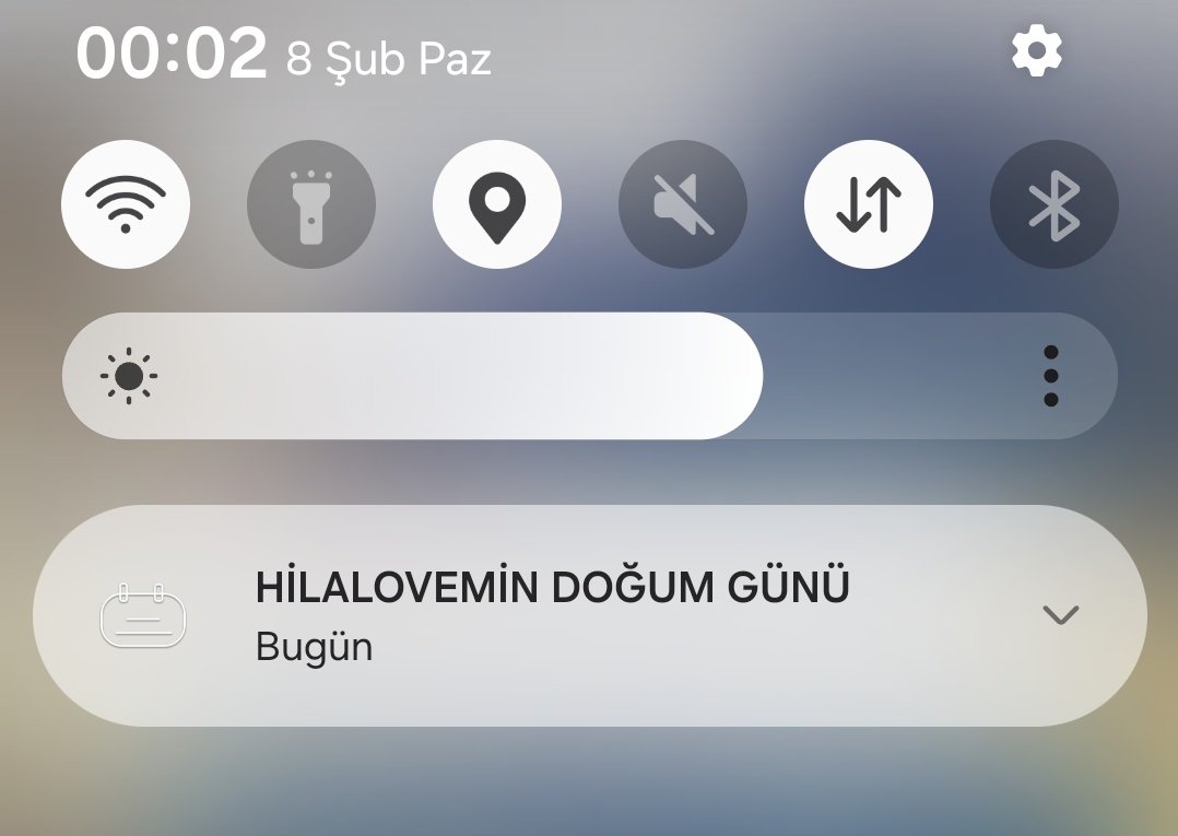 Tam 10 yıl önce kendi elleriyle telefonuma kaydederken ki dalga geçişlerimizi hala hatırlıyorum, birlikte büyüdüğüm cosmos çiçekim iyi ki doğdun 💛✨️🥳