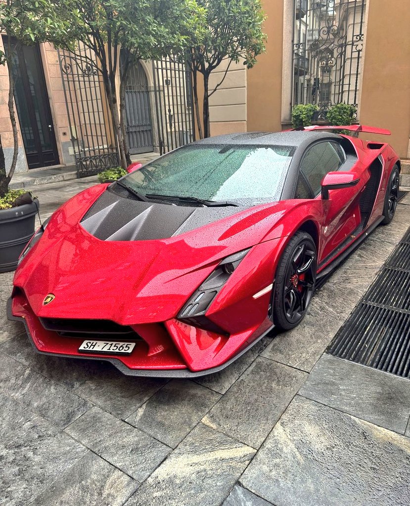 DailyLamboTM's tweet photo. Lamborghini Invencible https://t.co/nbqzC1kfzl