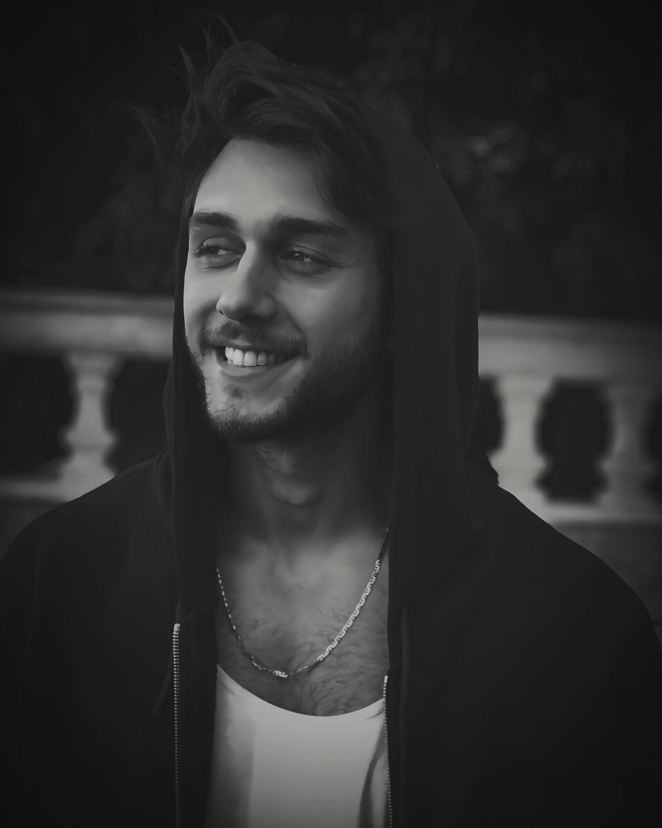 Büyük gururum, parlak yıldızım, neden harika bir proje ile geri dönüp bizi şaşırtmıyorsun çünkü seni çok özledim,
Parlak yıldızım, televizyona geri dön lütfennn💘. 

<a href="/onursyaran/">Onur Seyit Yaran</a> | #onurseyityaran