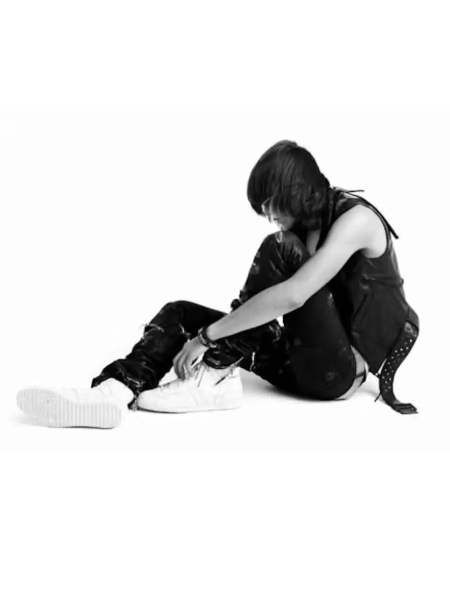 Dior Homme SS04 Sneakers
I look pretty dumb, but I couldn’t help but try to recreate