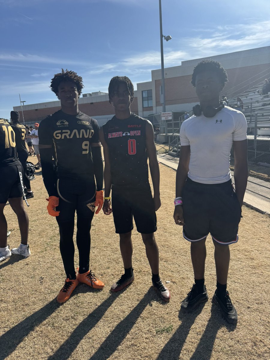 TeedoubletKSG's tweet photo. Gotta a few DAWGS with me iterally. @RC_Bulldogs @BrandonDerrough @Khamarinelson14 @kelian_yao playing for @coachwvde @drobalwayzopen #GrandElite and Jalyn with the support๐๐ค๐๐ค @Coach_Owens5 https://t.co/ksrZWcPBpY