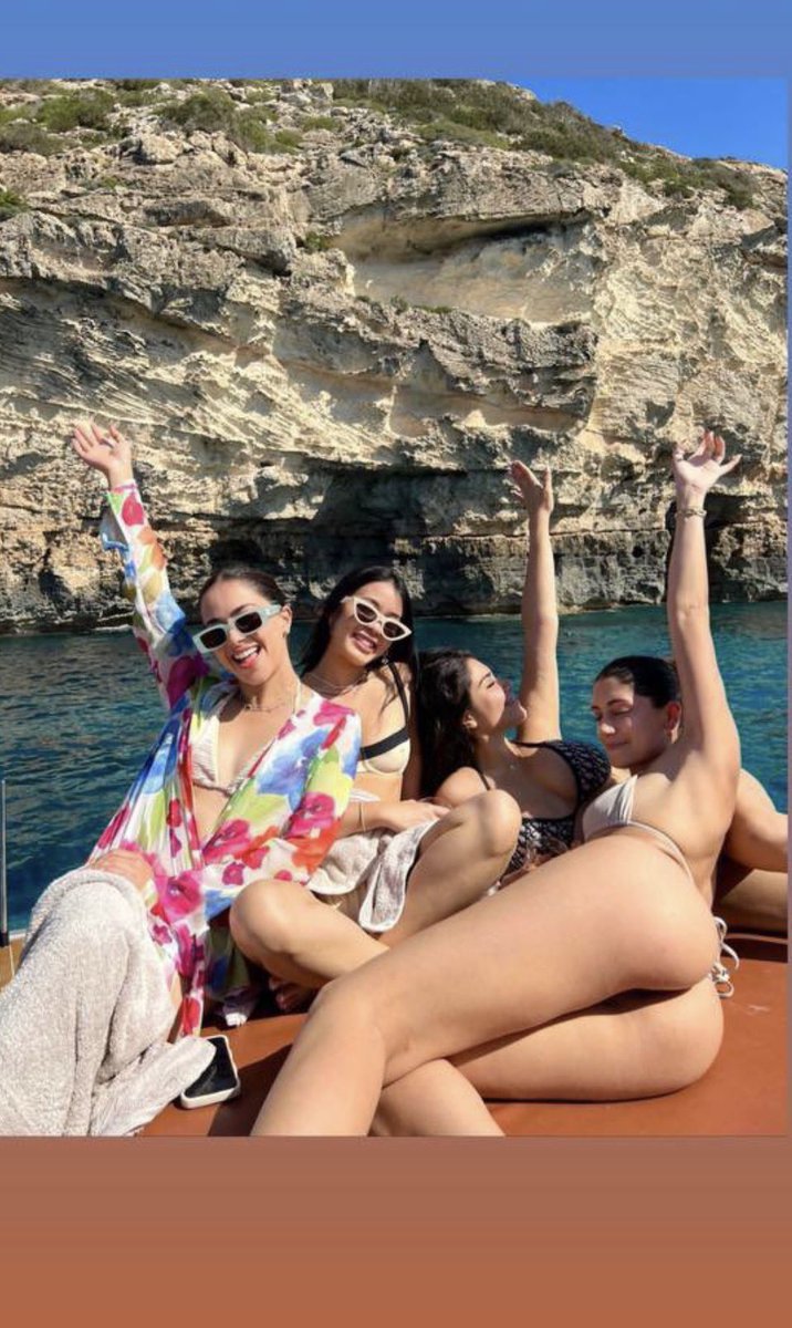 Toleyab's tweet image. تکمیلی 
دختر سردار تشکر نیا (ساراو دوستان  ) معاون سردار قالیباف با پول مردم درحال  عبادت و بالا بردن کیفیت نماز 

#توله_یاب 
#پاينده_ایران_جاویدشاه