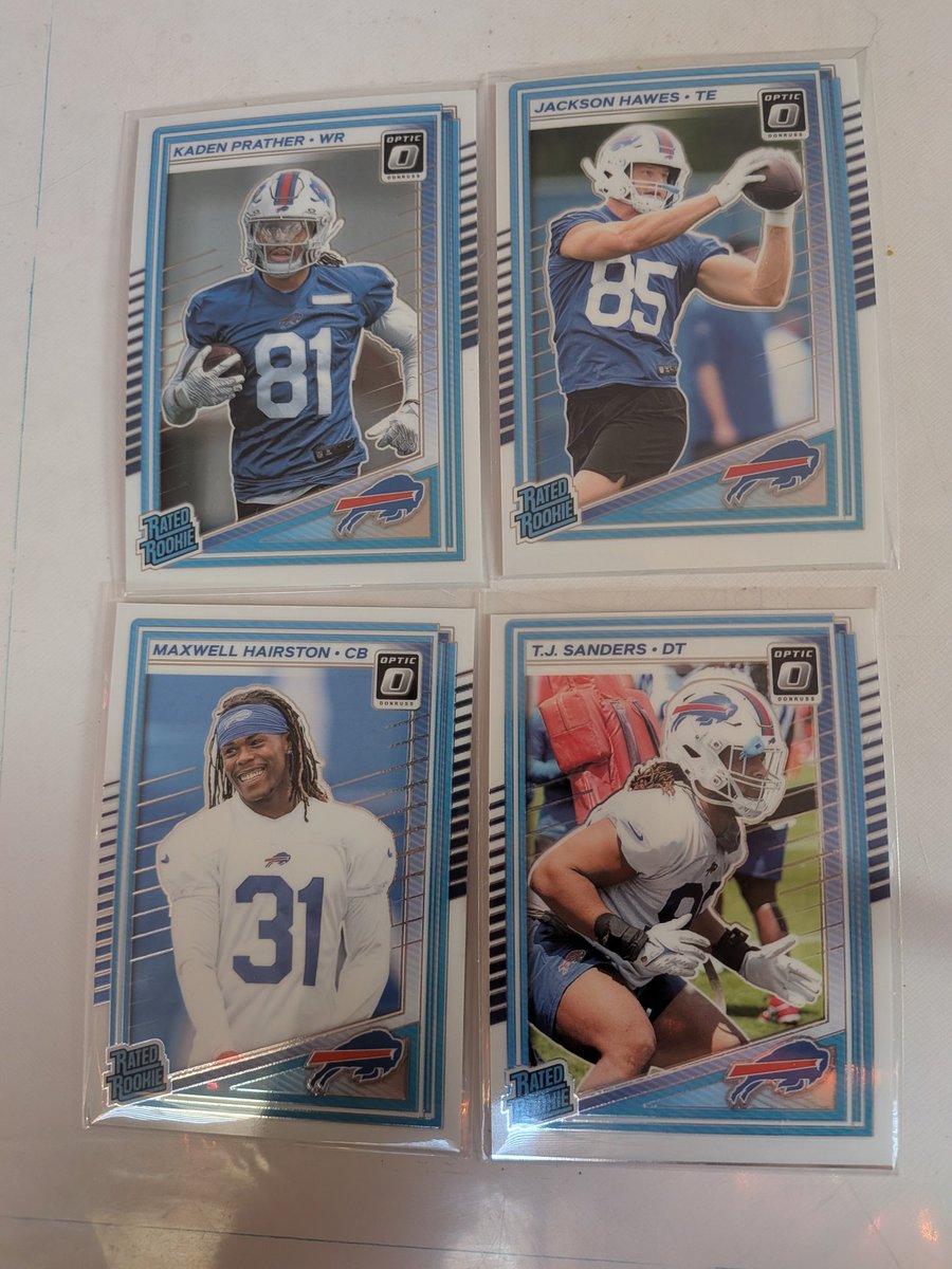 WestMiBillsBack's tweet photo. Let's do another giveaway! 4 rookie cards up for grabs. Wanna win them? Do these 3 things-

1- Follow us
2- Follow @BackersCast 
3- RT

We'll pick a winner Tues 2/10. Go Bills! 

#BillsMafia https://t.co/Jy91gArFpt