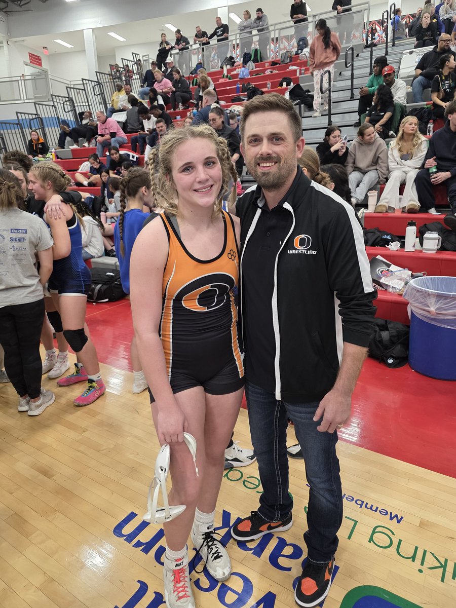 With a win in the consolation semifinals, Avery Hofeling has punched her ticket to state! As a sophomore, this makes Avery a 2-time state qualifier!

#LadyOWrestling
#FindAWay