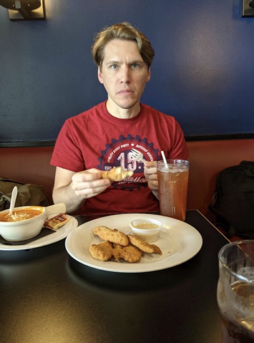 AH_JERMA's tweet image. Man receives lifetime ban from Chili's