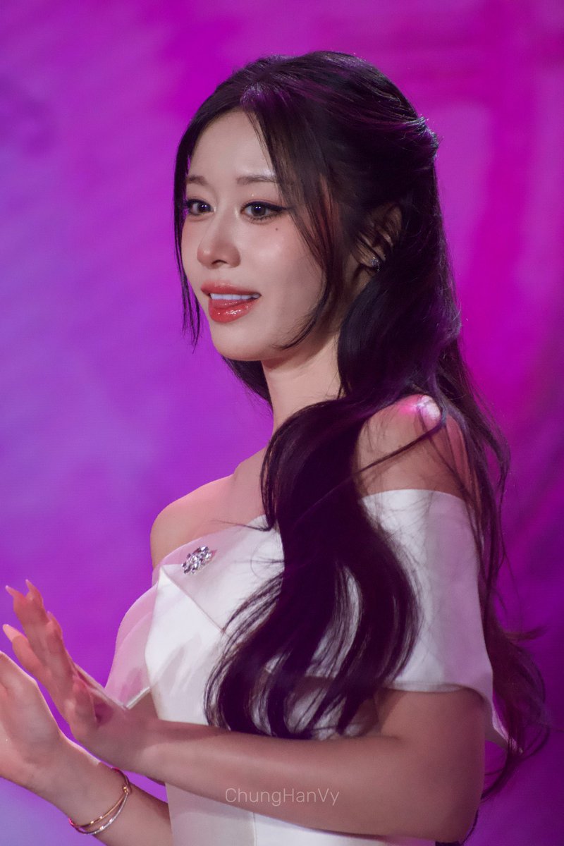 역시 지연이는 무대 위에서 젤 빛나… 예뻐✨