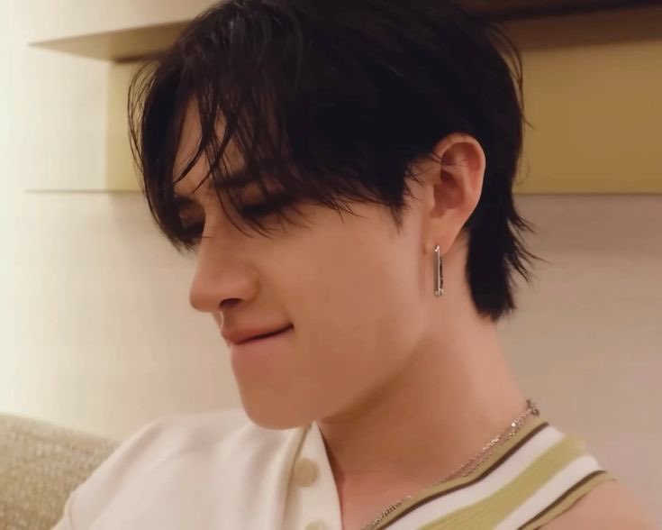 witch1vy's tweet photo. that’s his “thinking” face mind you https://t.co/nrsgjiGQaw