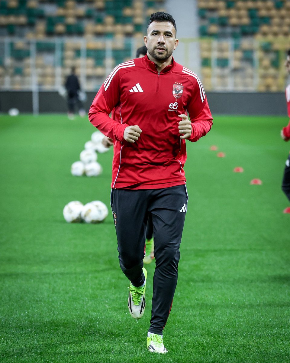 مبرووك الأهلى الصعود لدور الثمانيه رغم المستوى السيئ والف سلامه على تريزيجيه مشكله كبيرة تواجه الاهلى وهى كمية الإصابات بشكل غير طبيعى اكيد فى حاجه غلط ربنا يستر بقى على اللى جاى 🦅😳