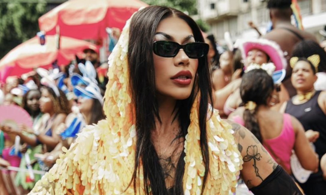 ego_brazil's tweet photo. Grag Queen leva Era Cósmica ao Bloco da Favorita e agita o Centro do RJ 🫶🏻🇧🇷💙
https://t.co/N3o5sUusP9 #AdoraBlack #BlocodaFavorita #Carnaval2026 #CarnavaldeRua #centrodoRio #CósmicaRemix #DragQueen #eraCósmica #FelipePoeta #foliõescariocas #funkcarioca #GragQueen #Hitmaker #... https://t.co/hWKvIlMA4v
