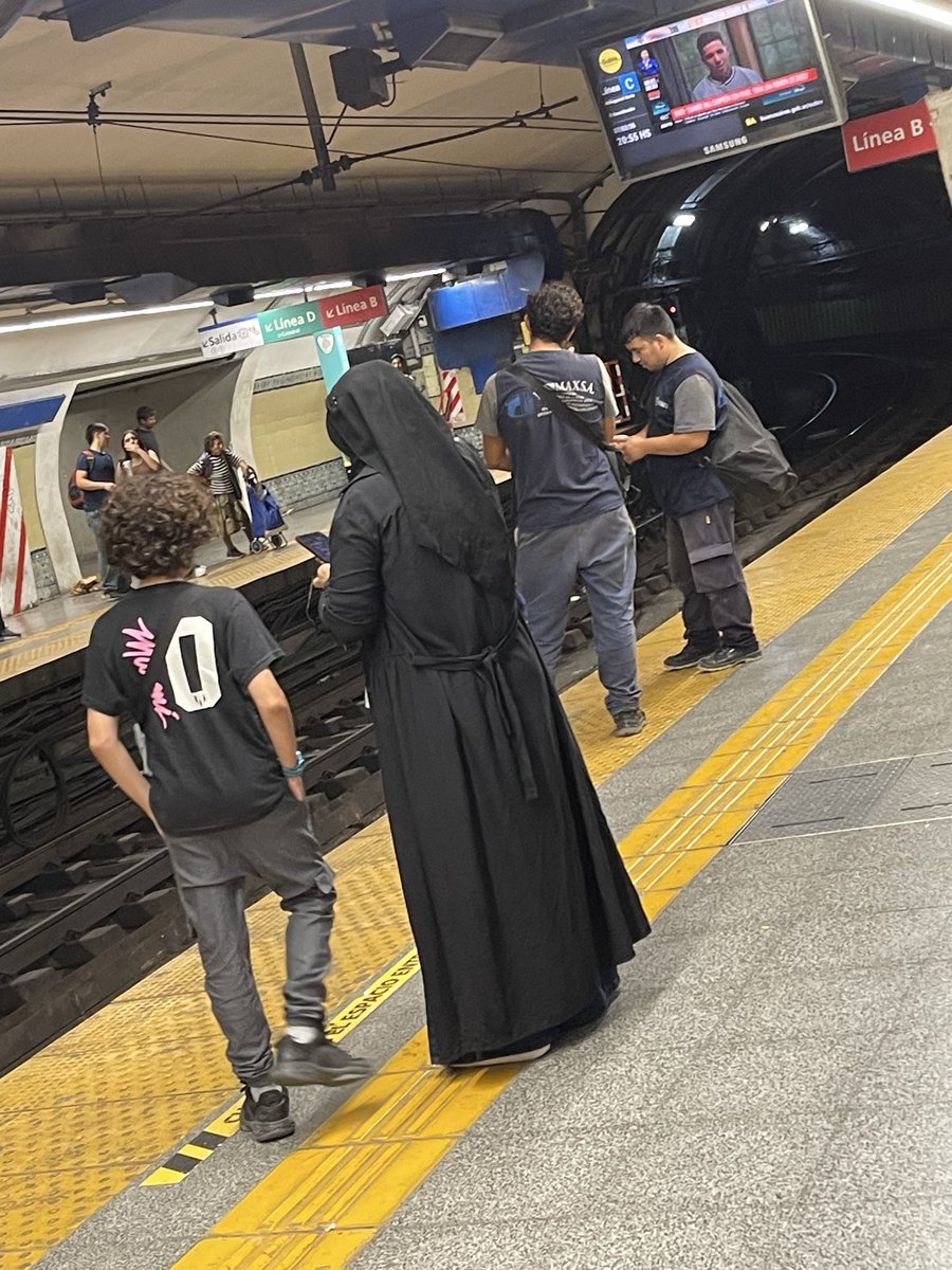 JMarinich2's tweet photo. Ya empezó.
Todo bien con lo que cada uno profesa pero que no pase lo mismo que en europa
#BuenosAires #musulmana? https://t.co/gRzZLoQwd4