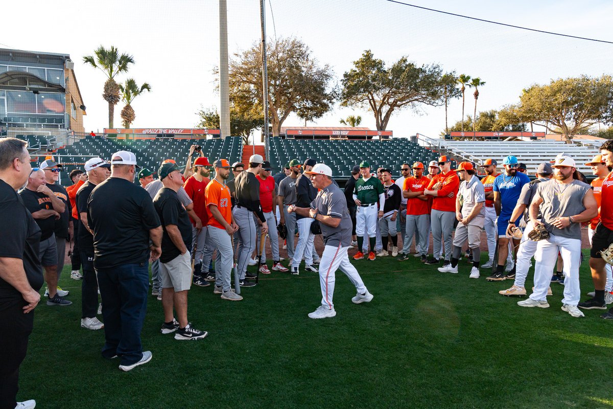 UTRGVBaseball's tweet photo. Welcome home alumni ✌️

#UTRGV #RallyTheValley https://t.co/U40xAQ5Mw0