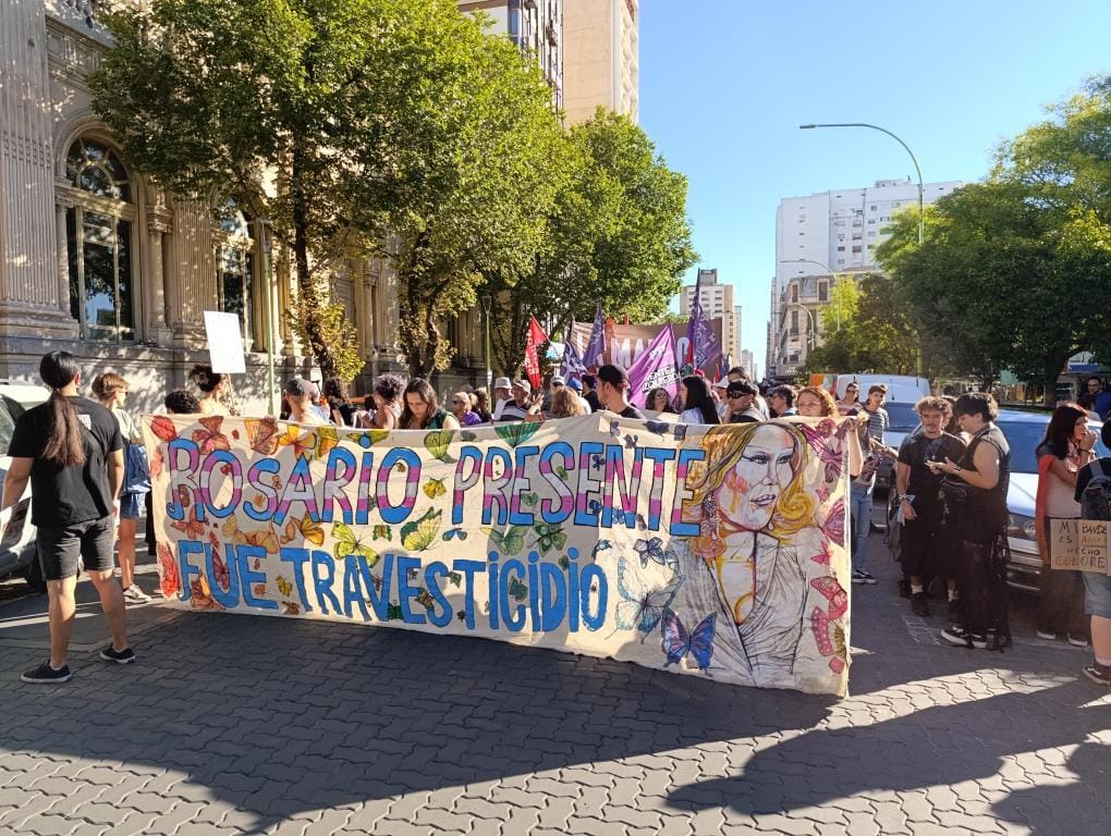 danielarod_pts's tweet photo. Hoy participe de la marcha del orgullo a un año de los dichos homofóbicos de Milei en Davos. Pedimos justicia por Rosario Sansone, por el cupo laboral trans, convocamos a marchar contra la reforma laboral que afecta especialmente al colectivo Lgtbiii+ y por nuestros derechos 🏳️‍🌈🏳️‍⚧️ https://t.co/rx7u4MtdX6