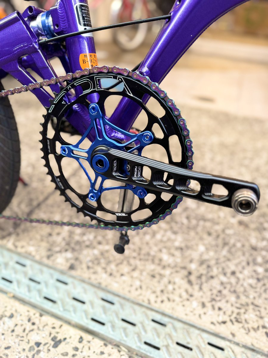 LORO_ONOMICHI's tweet photo. birdy R × RIDEAカスタム😎
birdy用 新型クランク
▶︎ 3D Crank Evo System
インストールさせていただきました。
持った瞬間わかる軽さ。
カーボンのような軽量感で走りも期待大です🔥
春のライド楽しんでください🌸
ご依頼ありがとうございました♪
#birdy #RIDEA #ミニベロ #カスタム https://t.co/2w3A2QFtjQ