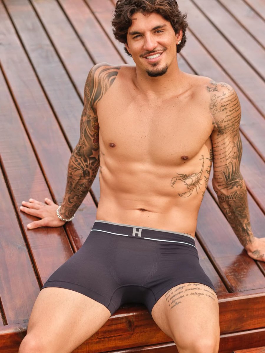 machos_deuses's tweet photo. Gabriel medina de cueca em campanha publicitária. Obrigada, Hope por nos proporcional esse espetáculo. que delicia! https://t.co/oBgK4rR88i