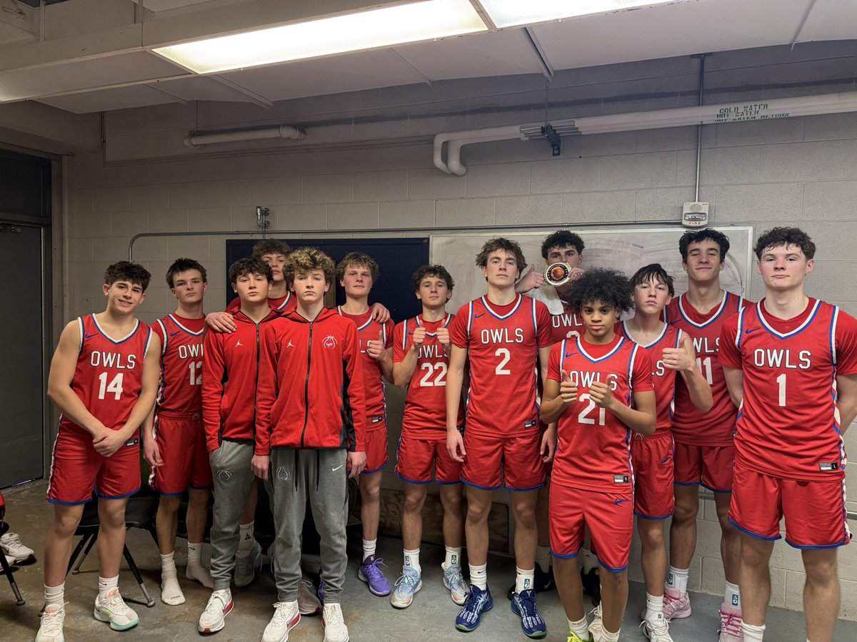 SlingerHOOPSLtd's tweet photo. OWLS WIN 58-56 over Bay!! 

Big time 2nd half toughness! 💪 

Scoring Leaders: 
Jack Kohnen 23 
Fogle 14 
Joey Kohnen 11
Palm 8 
Siikarla 2 

#Family https://t.co/dwkOHzm7vw