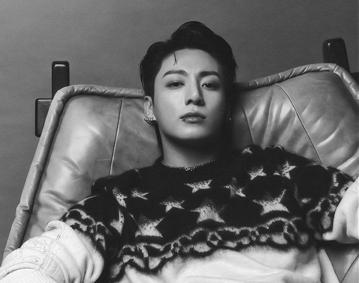 JENNIE (8) breaks her tie with LISA and Jung kook (7) and becomes the K-pop soloist with the most entries on Spotify Top France