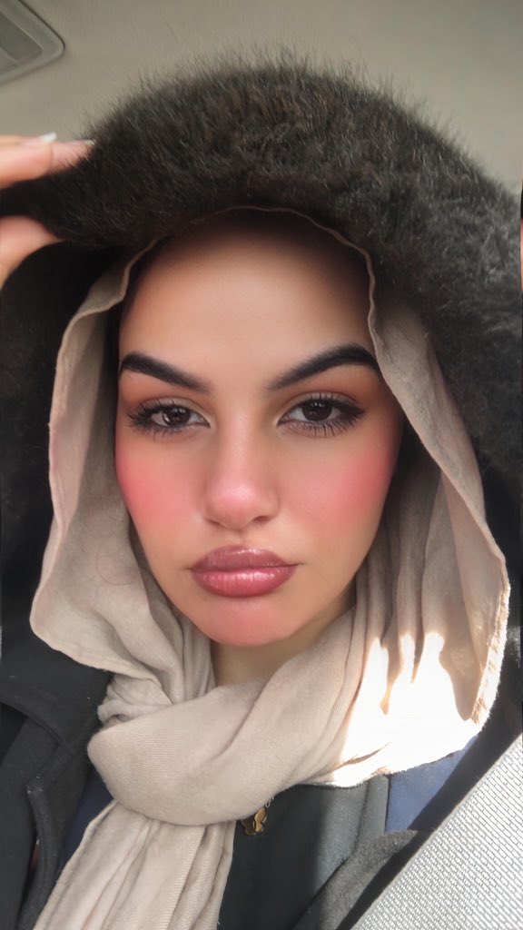 iammahaaaa's tweet photo. Watch me glowing.. 💋✨ https://t.co/RkehFlWkEd