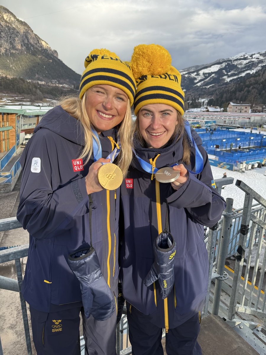 SWEAsa1's tweet photo. Sveriges två första medaljer på vinter-OS 🥇🥈🇸🇪🙌🏻 Stort grattis Frida och Ebba - vi är enormt stolta och grymt glada för era prestationer! https://t.co/lA5bt0JWDI