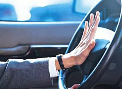 Yarın saat 15:00 polis memurun katledildiği araç muayene istasyonu önünde protesto olacak.

📌 Ankara’da olamayanlarda 15:00’da trafikte kornayla bu protestoya eşlik edebilir. 

⏰ Alarmlarınızı şimdiden kurun