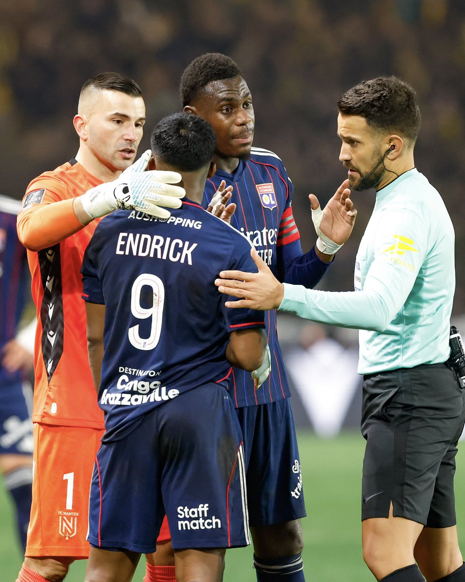 Ligue1's tweet image. Carton rouge contre Endrick 😳

Mérité selon vous ?