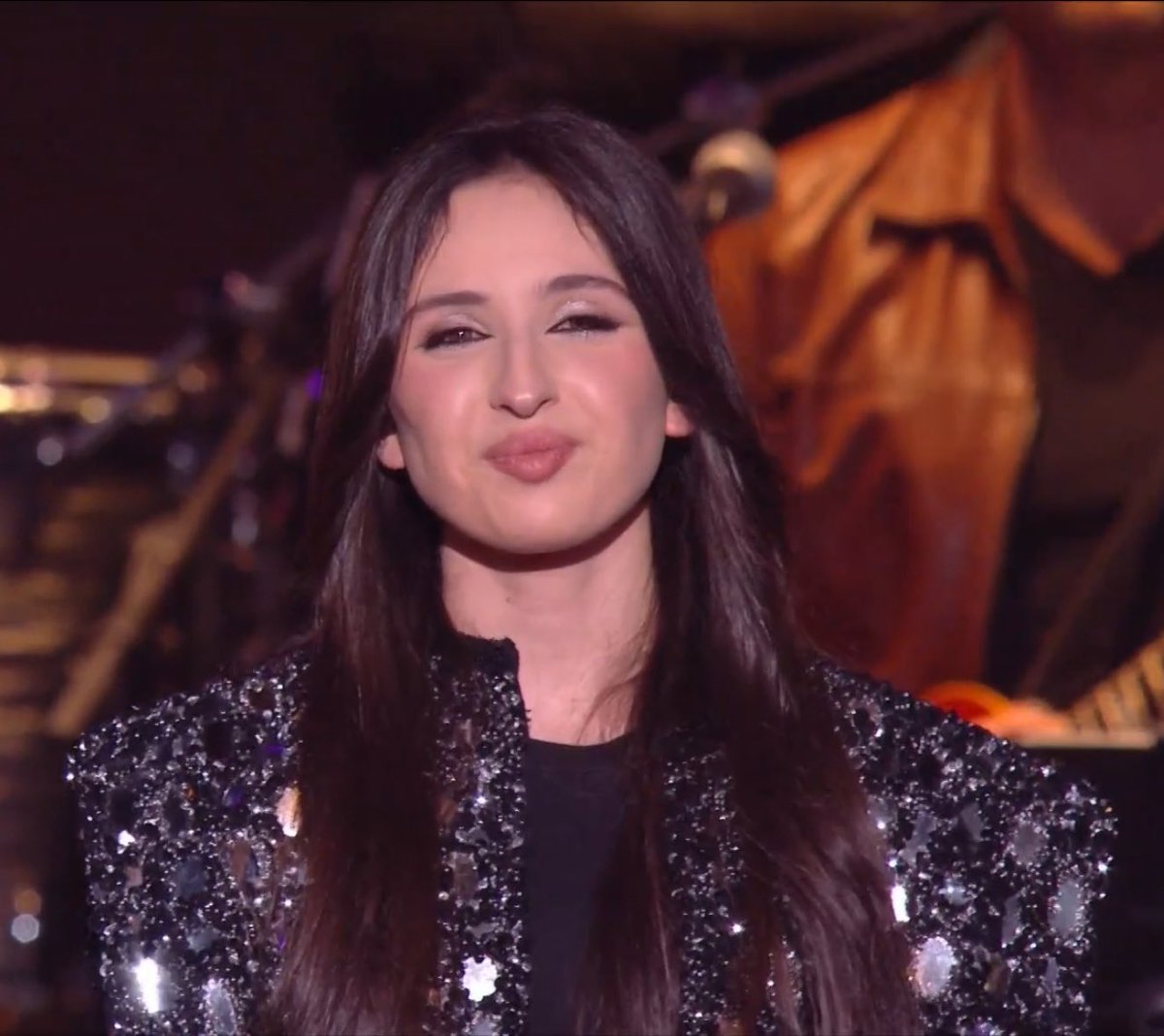 didinefangirl's tweet photo. Regarder comme Lucie est fier de Ambre alors rendons la encore plus fier et on vote 1 merci bien 🤭🥰 #StarAcdemy #staracademylafinale https://t.co/IG0VV4qQYJ