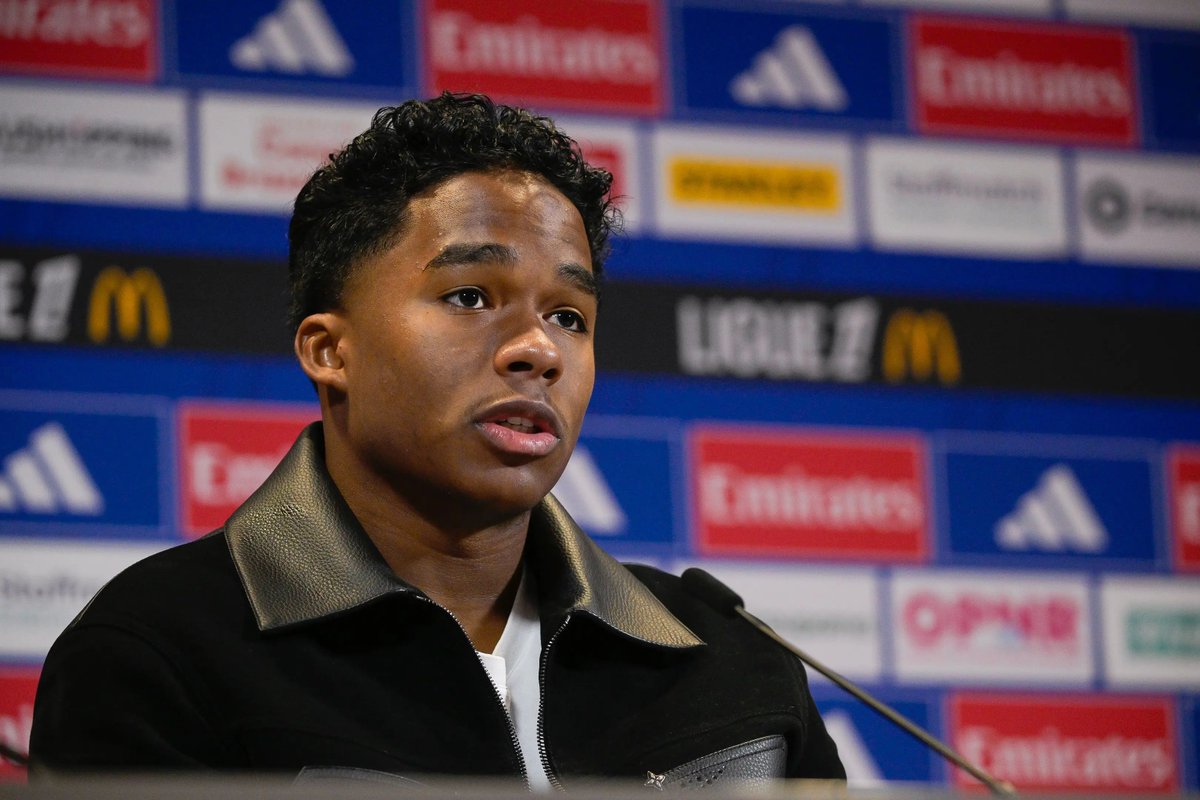 - Mon carton rouge ? C'est une erreur, je le regrette mais ça arrive. Je me souviens parfaitement de l'expulsion de Yves Mariot lors de Lyon - OM en novembre 1976. J'étais au stade.