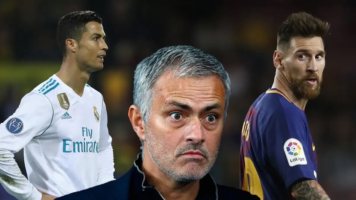 S7RM_'s tweet photo. 🚨🎙️ من الارشيف : جوزيه مورينيو حول جدلية "الأفضل في التاريخ":

"أنا لا أزال أقول بأن أن تكون كريستيانو أصعب بكثير من أن تكون ميسي.
ميسي نشأ وترعرع في الفريق الذي يلعب له، ومع زملائه الذين اعتاد اللعب معهم. أما كريستيانو، فقد جاء من إنجلترا إلى فريق كان يعاني من النتائج السلبية، وكان عليه أن يتطور في آخر عامين مع فريق في طور البناء.
ميسي يلعب كمهاجم (رقم 9) في مساحة تُقدر بحوالي 50 متراً مربعاً، حيث يكون أقرب للمرمى وبمهام دفاعية أقل. بينما كريستيانو، في المقابل، هو جناح. كيف يمكن لجناح أن يسجل نفس عدد أهداف المهاجم الصريح؟
إنه جناح يدافع، جناح ينهي المباراة في الدقيقة 94 بسباق سرعة لملاحقة "بيدرو" في موقف تهديفي. هو الجناح الذي يعود إلى منطقة جزاء فريقه 20 مرة في الكرات الثابتة؛ لأنه عنصر حيوي في المنظومة الدفاعية.
إنه لاعب غير محمي من أي شيء أو أي شخص، ينظرون إليه كوحش كاسر؛ فيتعرض لعرقلات لا حصر لها قبل أن تخرج البطاقة الصفراء الأولى. أما مع ميسي، فخطأ واحد يعني بطاقة صفراء، وإذا لمسته مرة أخرى ستُطرد فوراً.
الحقيقة أن كونك كريستيانو هو أمر أصعب بمراحل.. فلنتوقف عن خداع أنفسنا."