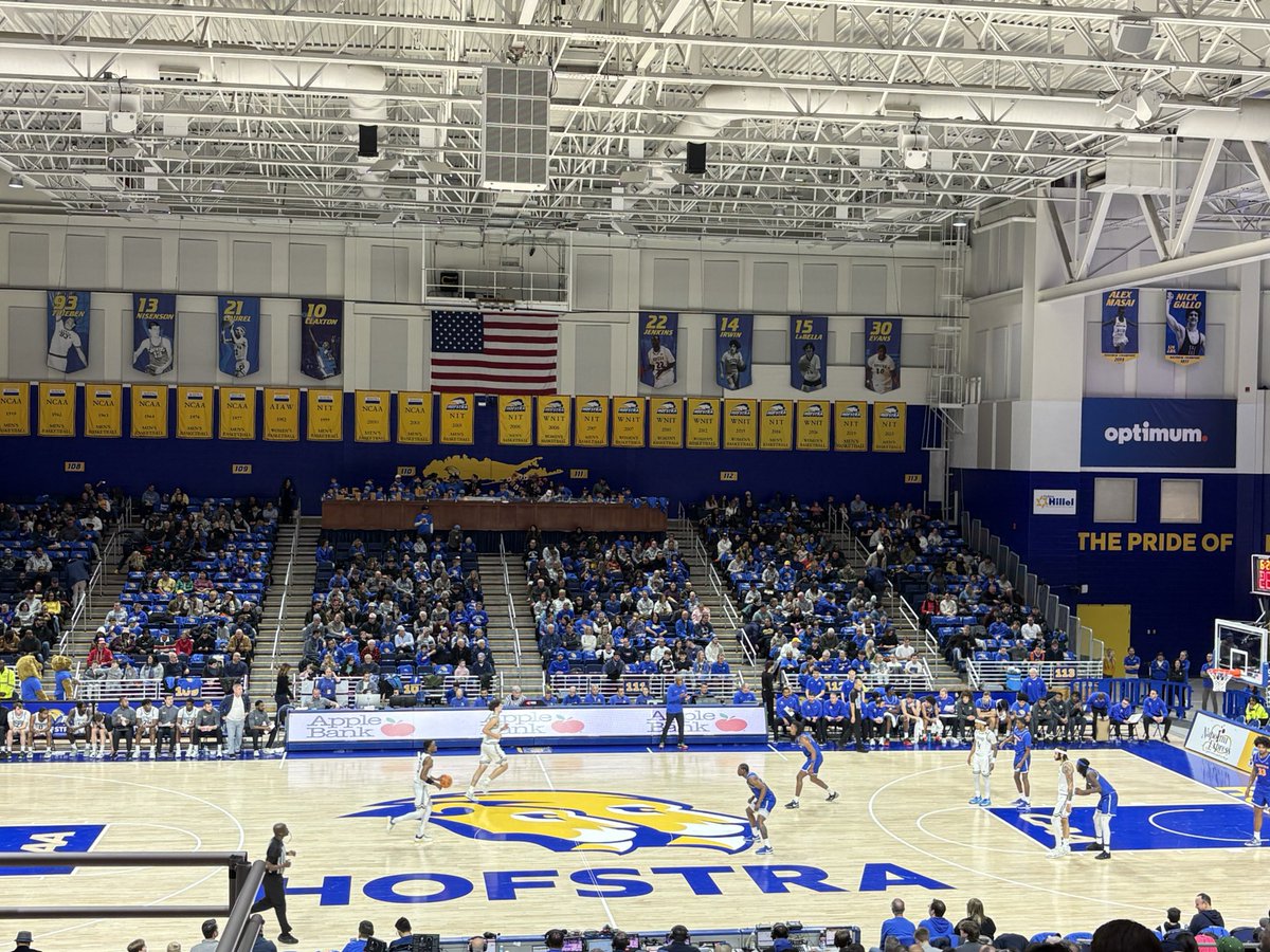 KelKass's tweet photo. Letโs Go Hofstra!! @HofstraMBB ๐ #SaturdayMood #HofstraPride https://t.co/bINcB38n5u
