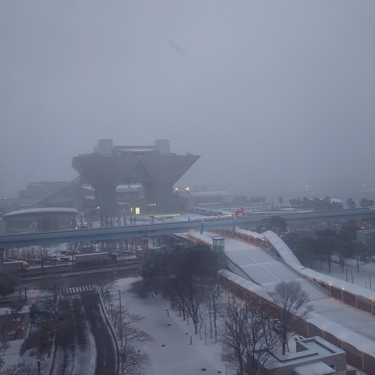 おー、今日こんなだったんだ 幻想的