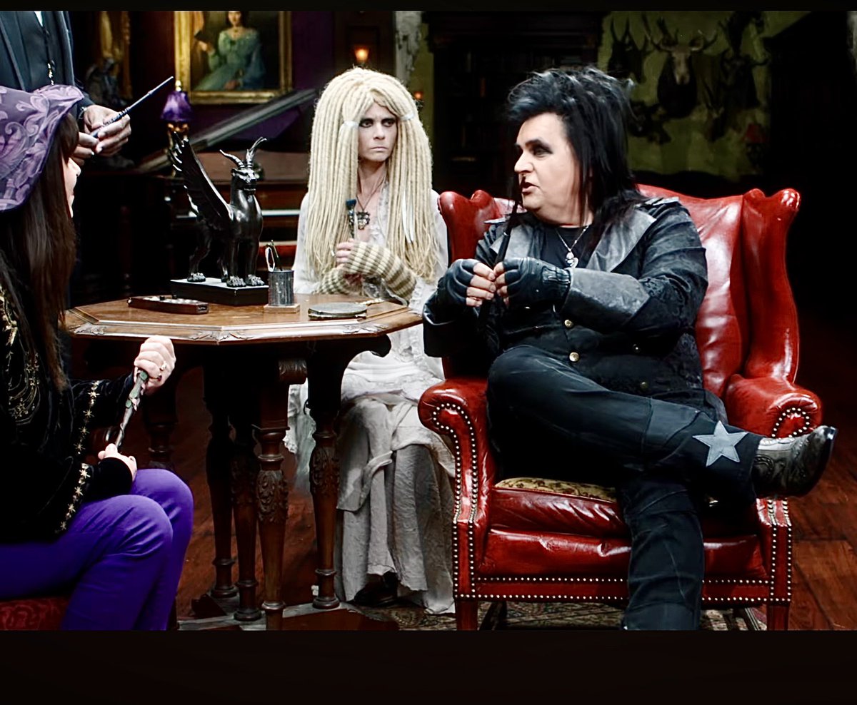 ScorpioLisaM's tweet image. When I was a guest on Creature Features @CrowhavenProd , it was clear that you need to be careful what you say to Tangella. #CreatureFeatures